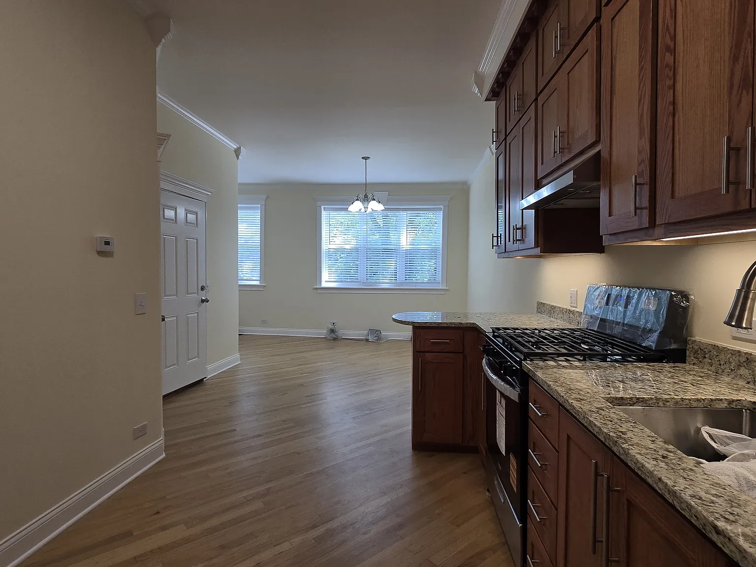 1 bed, 800 sqft, $1,995 — Photo 3