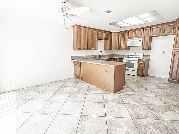 3rd image of 16936 Shinedale Dr