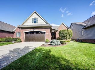 5613 Pembrooke Xing, West Bloomfield, MI 48322