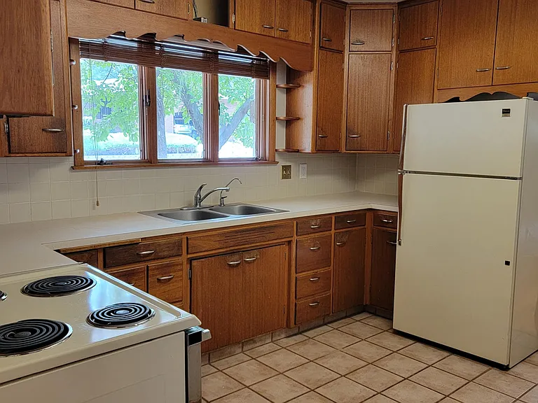 840 Faith Ct — Photo 3