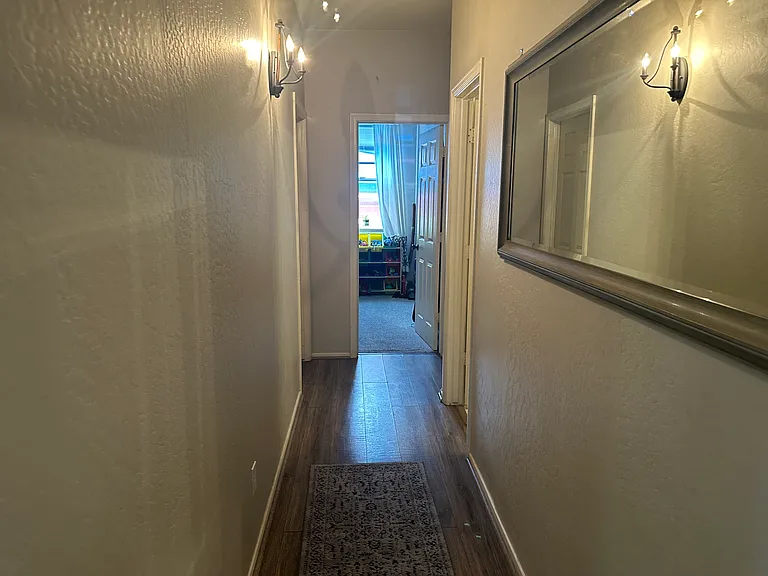 7046 S Claiborne Ave — Photo 28