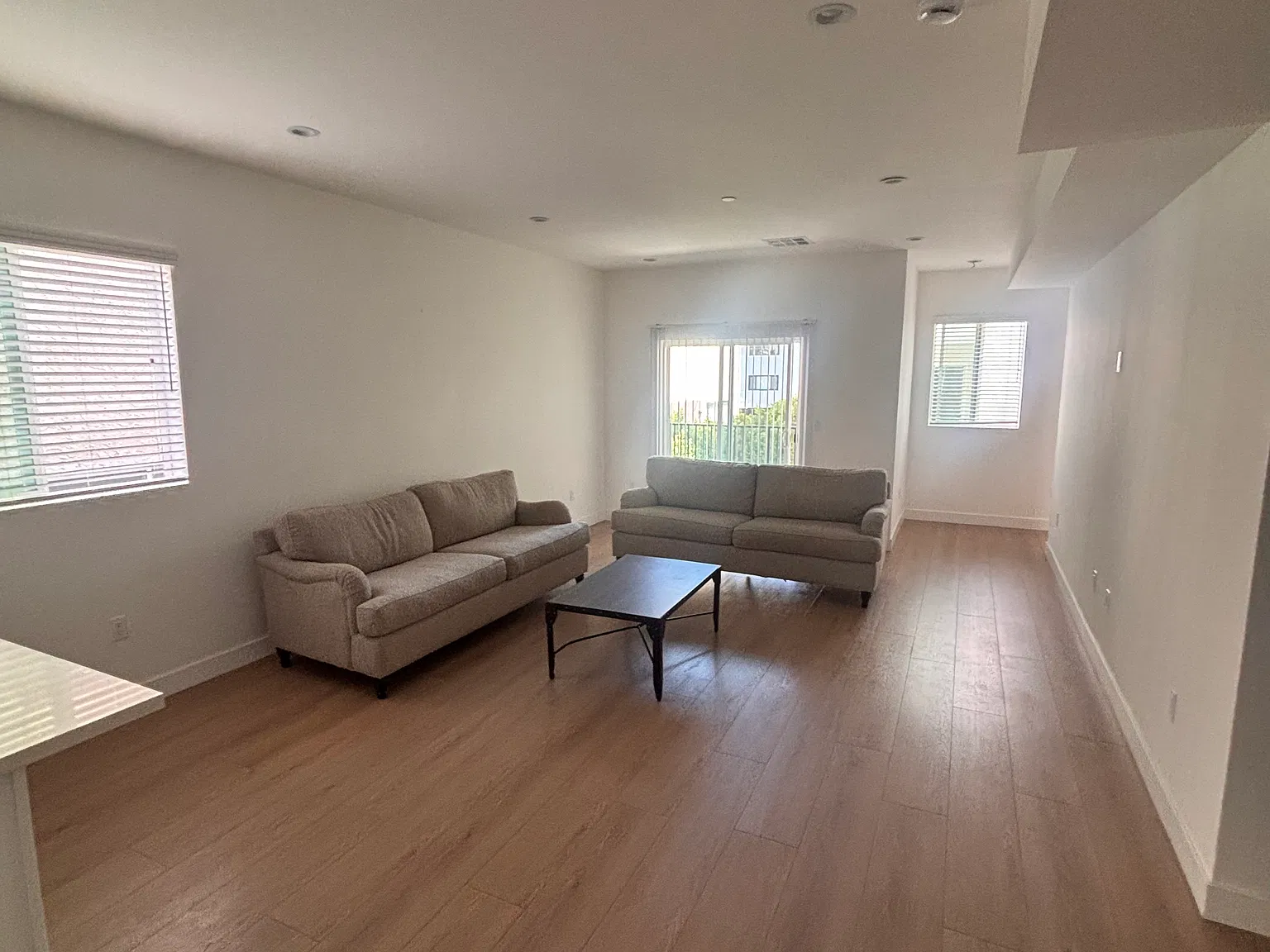 4 bed, 2500 sqft, $5,500 — Photo 3