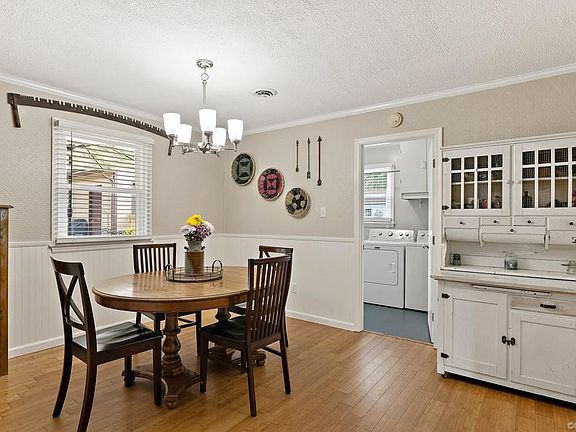 3rd image of 1009 Heretick Ave