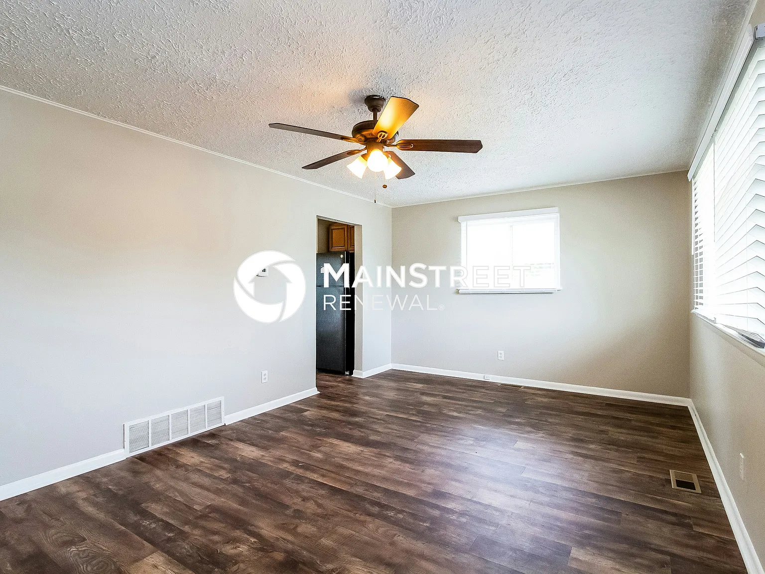 1689 Geraldine Ave — Photo 4
