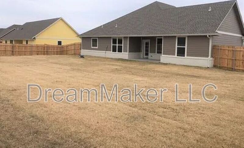 2nd image of 3034 SE 34th St