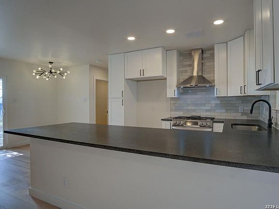 5th image of 322 E Rampart Dr