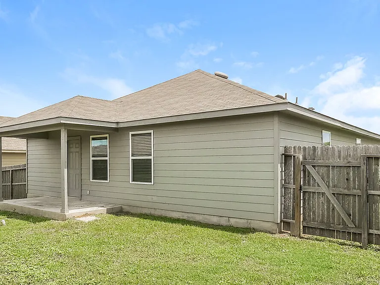 3215 Pedernales Dr — Photo 16