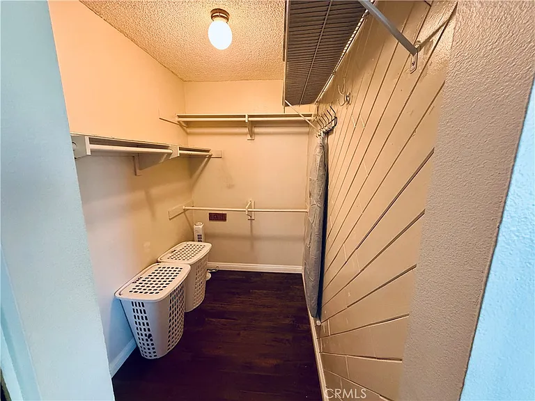8435 Burnet Ave — Photo 18