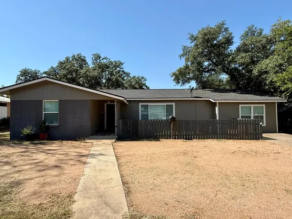 1203 Ford St, Llano, TX 78643