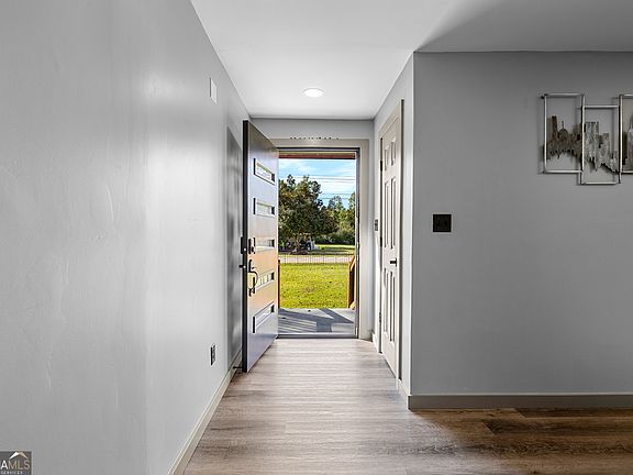 4th image of 105 Ransby Dr