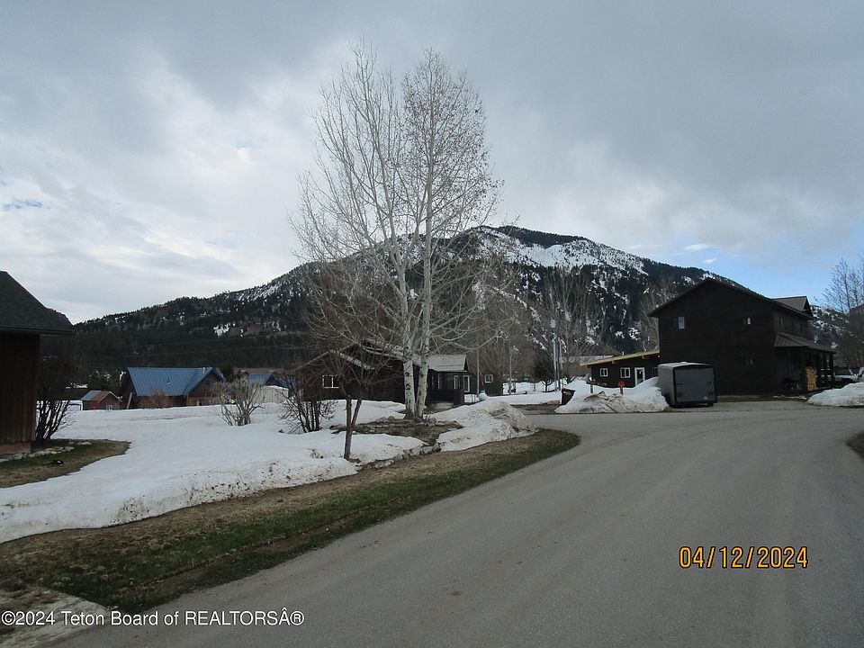 2nd image of 186 W Mill Cir