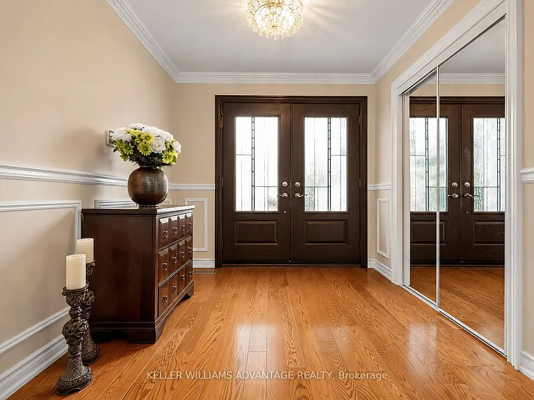 73 Highglen Ave — Photo 2