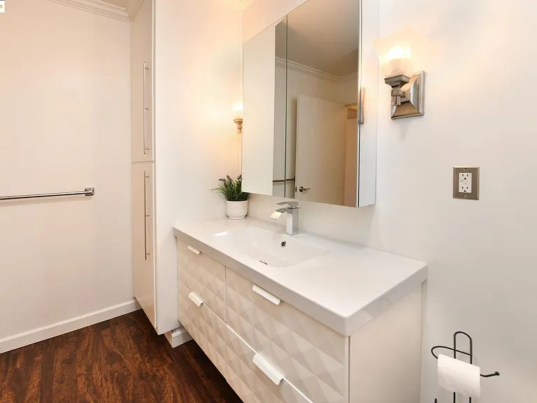 1910 Skycrest Dr #5 — Photo 22