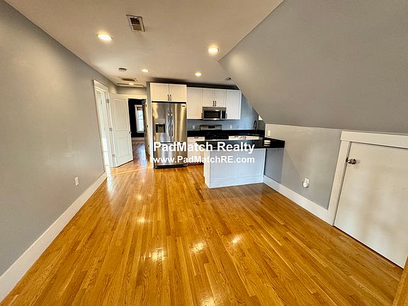 Kitchen / Dining area