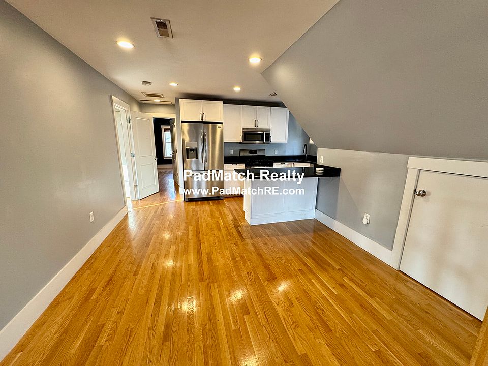 Kitchen / Dining area