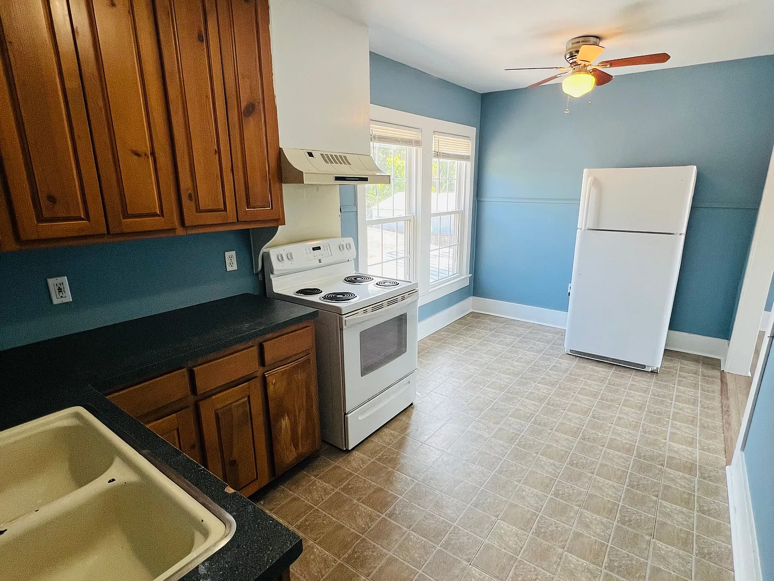 1 bed, 1.0 bath, $1,025 — Photo 2