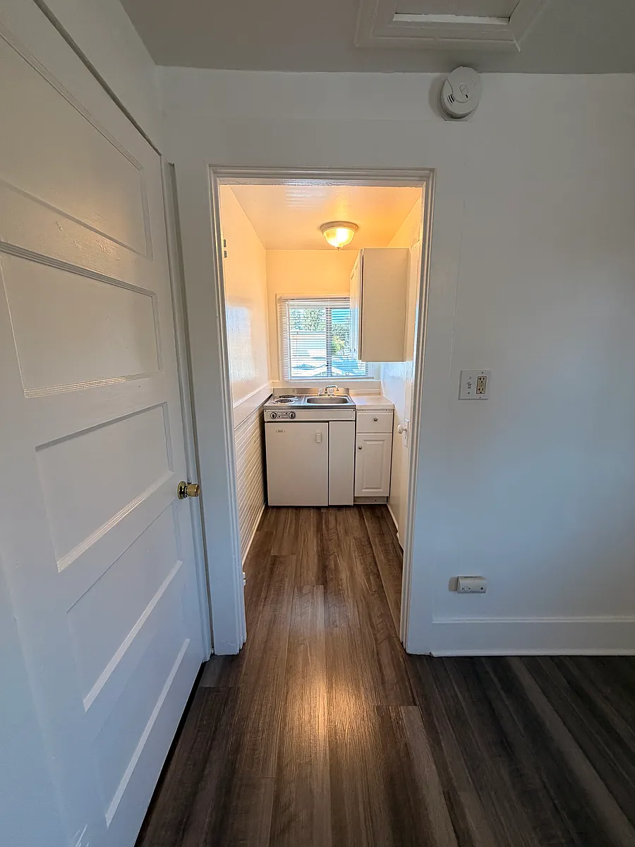 Building Photo - 403 W Amerige Ave #5