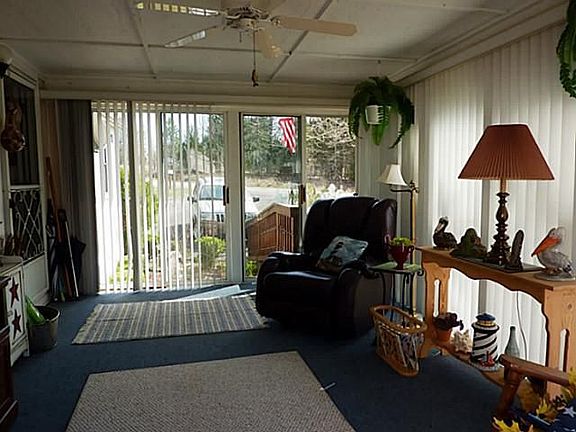 3rd image of 220 W Elm Dr