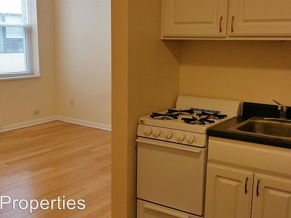 3rd image of 1819 N Cambridge Ave APT 114