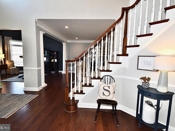 3rd image of 5863 Waterloo Bridge Cir