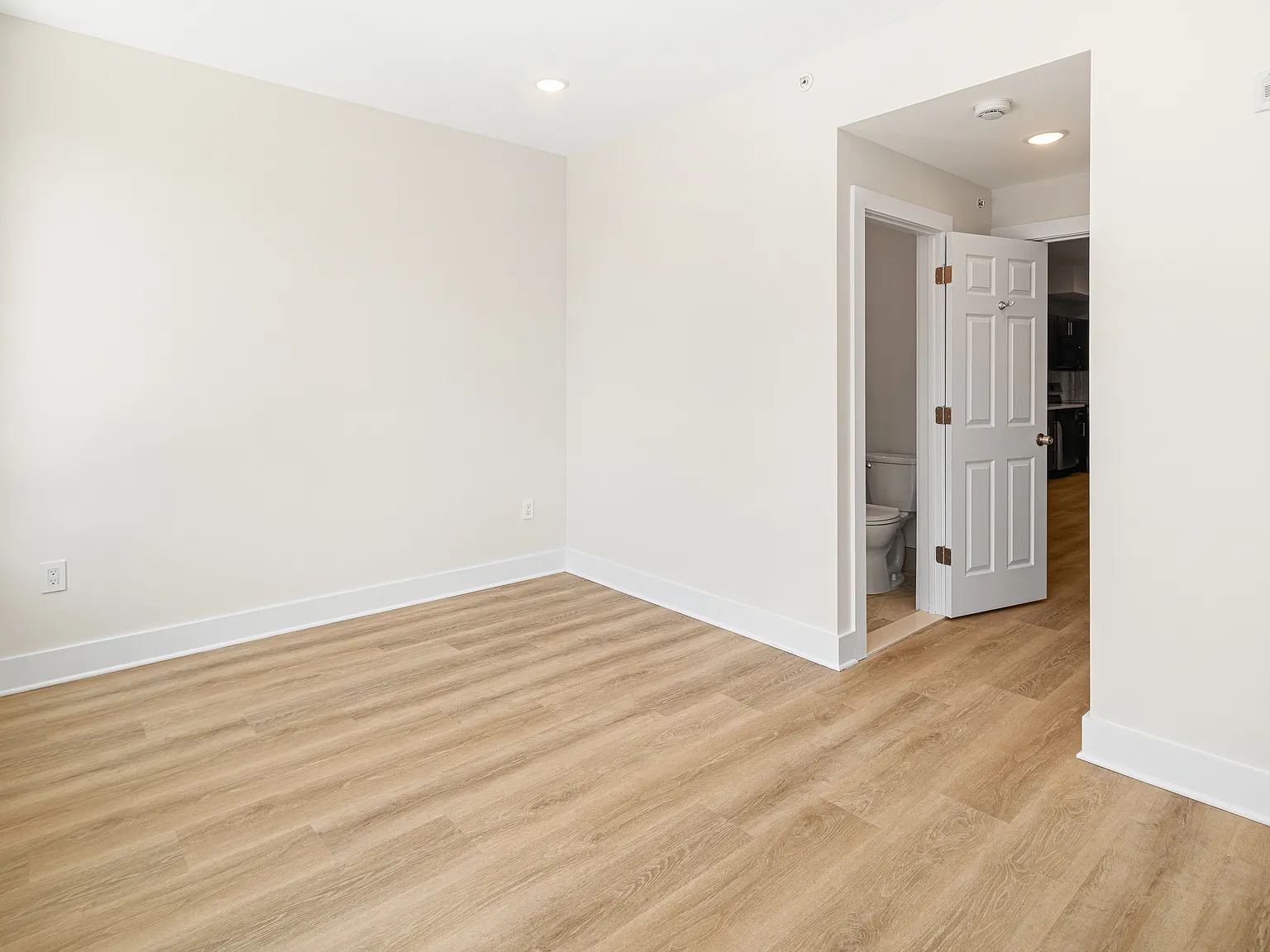 2 bed, 779 sqft, $1,700 — Photo 4