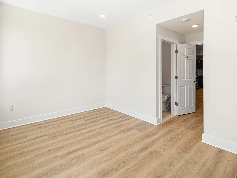5217 1/2 Warren St #4 — Photo 4