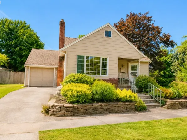 255 W Fairfield St, Gladstone, OR 97027