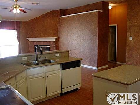 4th image of 639 Saint Eric Dr