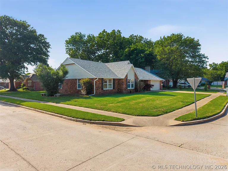 10714 S 86th East Cir — Photo 24
