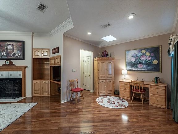3rd image of 19 Bermuda Ln