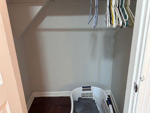 2nd image of 1914 Fairfax Ave APT 2