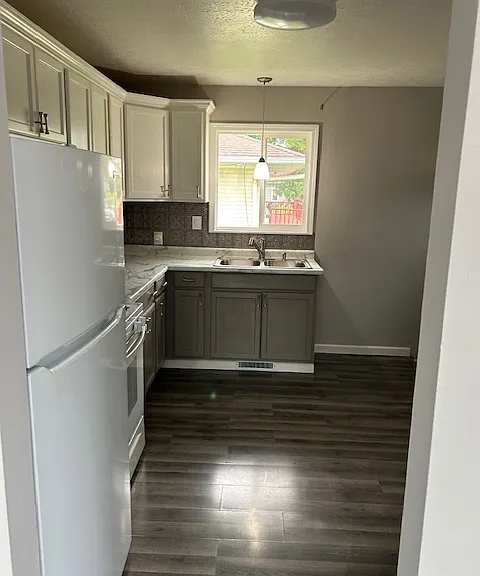 801 Howell St — Photo 5