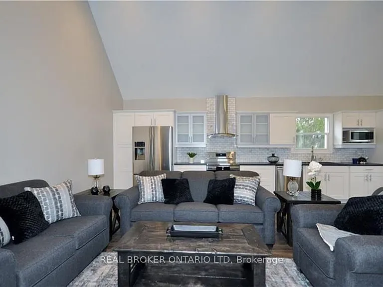 33 Beaconsfield Ave #2 — Photo 3