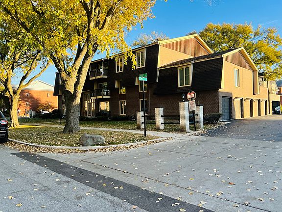 2nd image of 5721 W 103rd St APT 204
