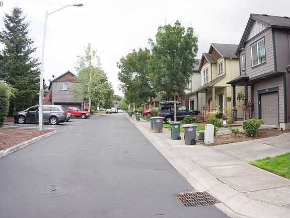 2nd image of 412 SE Heathcliff Ln