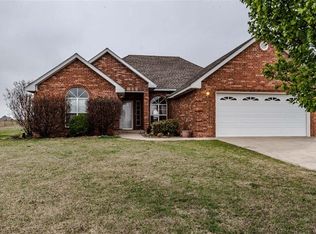 1084 Pioneer Rd, Tuttle, OK 73089