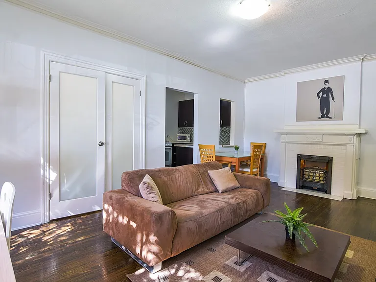 935 Jervis St #8 — Photo 3