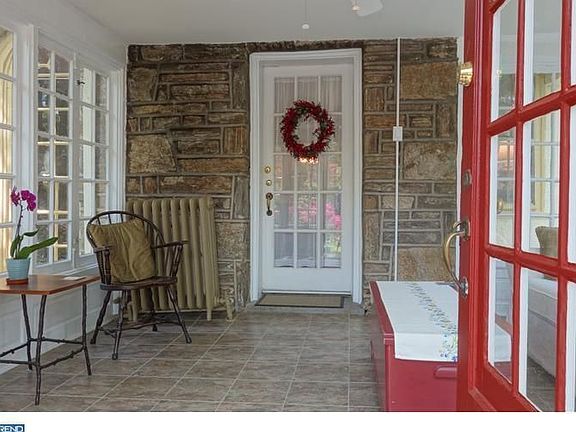 3rd image of 7129 Lincoln Dr