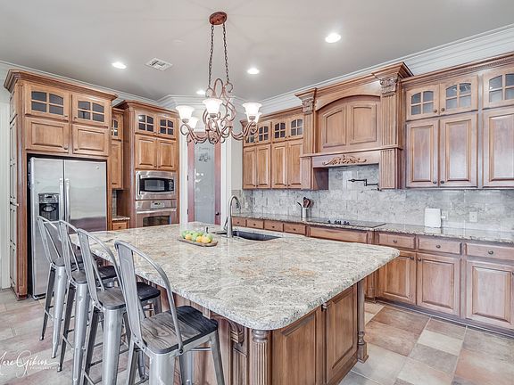 5th image of 2020 Bridgewater Ave