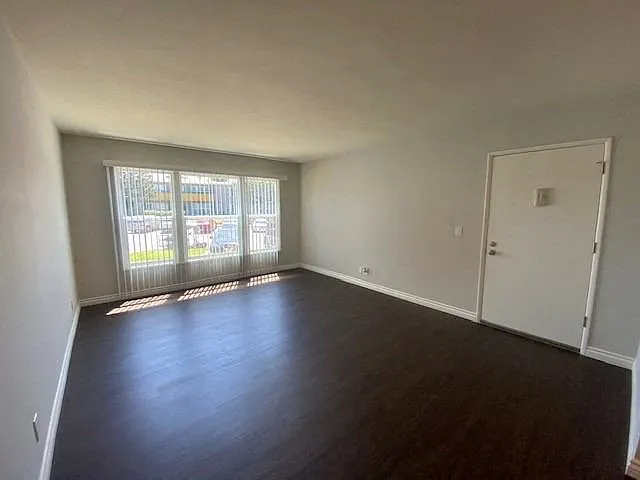 Hollypark Knolls Apartments — Photo 73