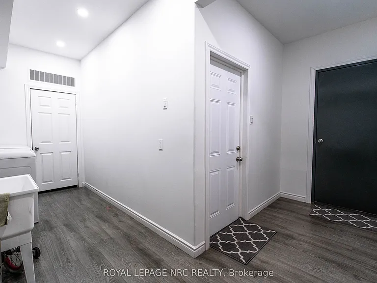 138 Main St W #1B — Photo 10