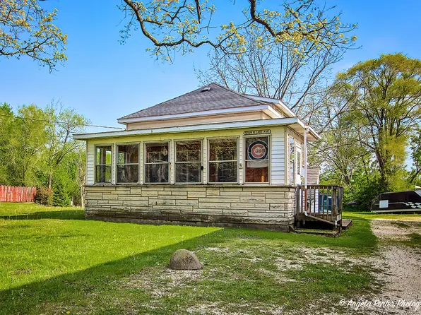 42169 N Lake Ave, Antioch, IL 60002