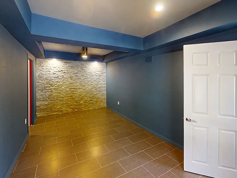 1326 Pacific St — Photo 13