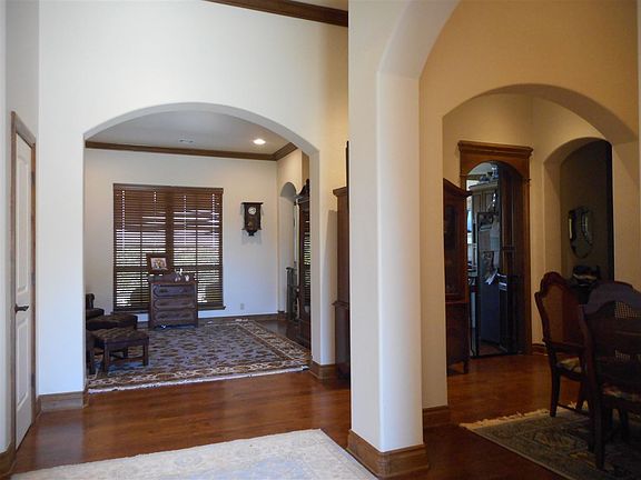 3rd image of 1525 S Culpepper Dr