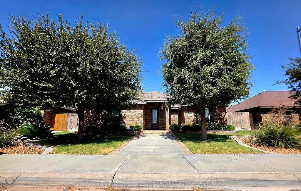 3 bed, 2.0 bath, 1804 sqft, $2,700 — Photo 1
