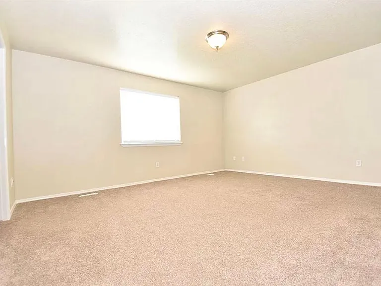 3341 N Maplestone Ave — Photo 9