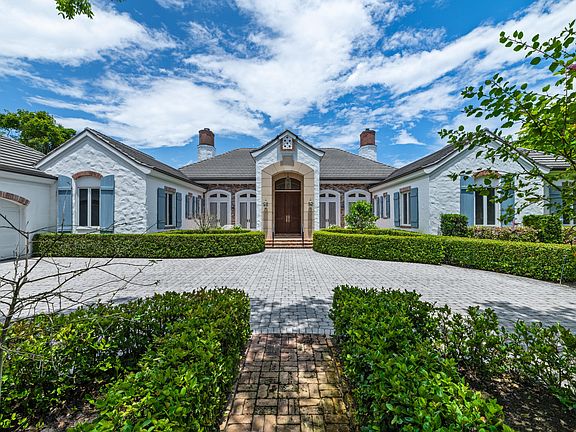 3rd image of 2842 Hurlingham Dr