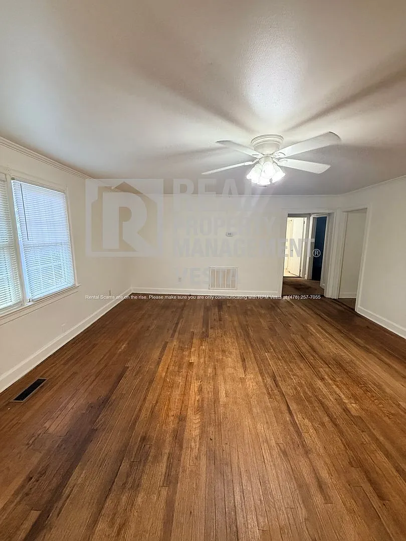 2 bed, 1.0 bath, 1080 sqft, $975 — Photo 2