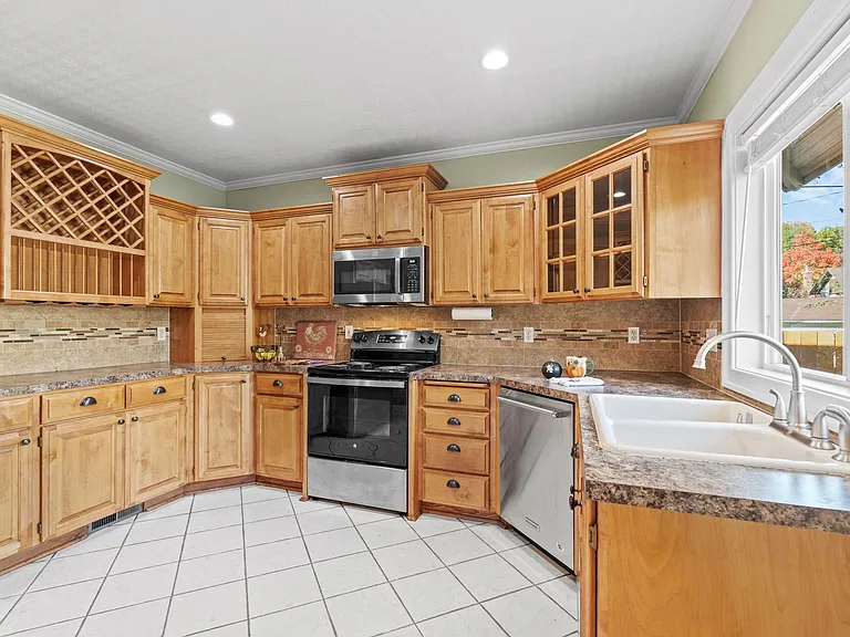 206 W Waverly Pl — Photo 28