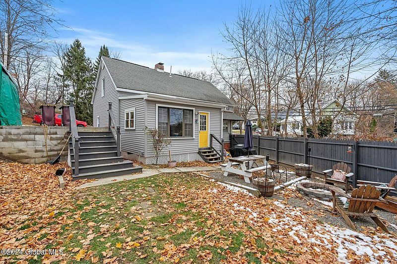 4th image of 35 Mountainview Avenue
